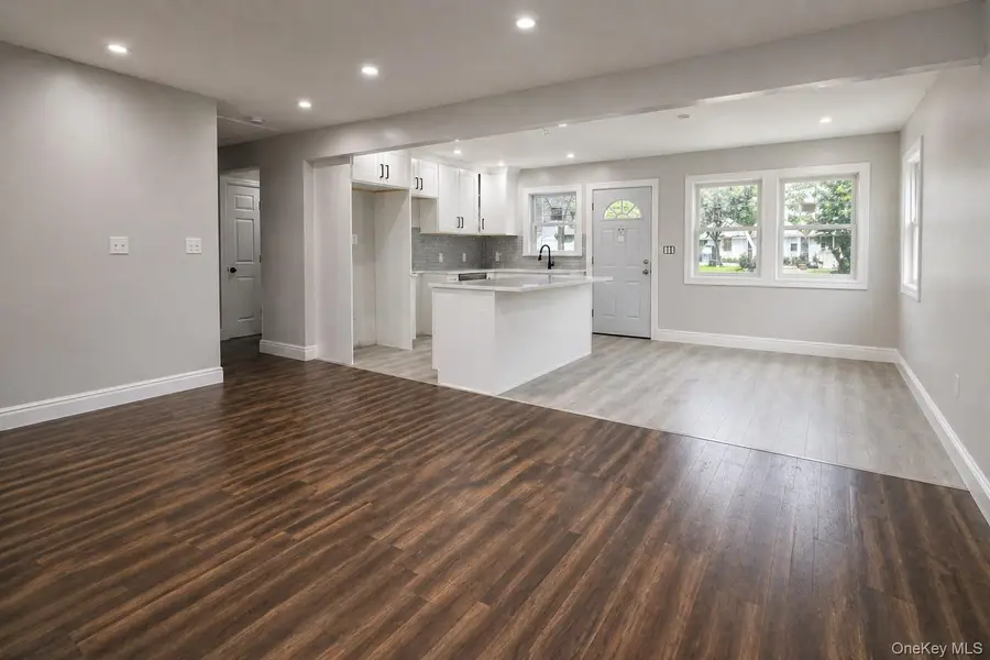 9 Emerald Lane S, Amityville, NY 11701 - #3