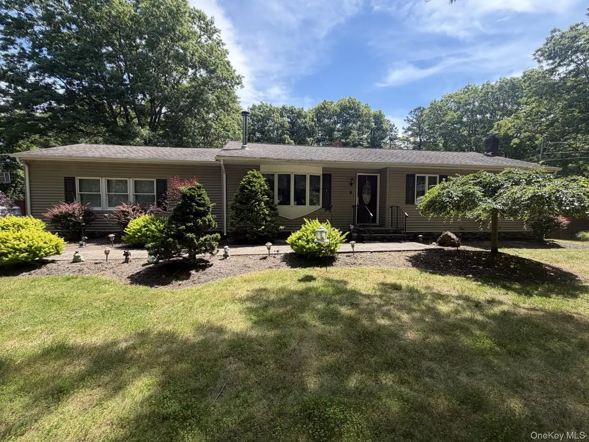 9 Pleasant View Road, Ridge, NY 11961 - #1