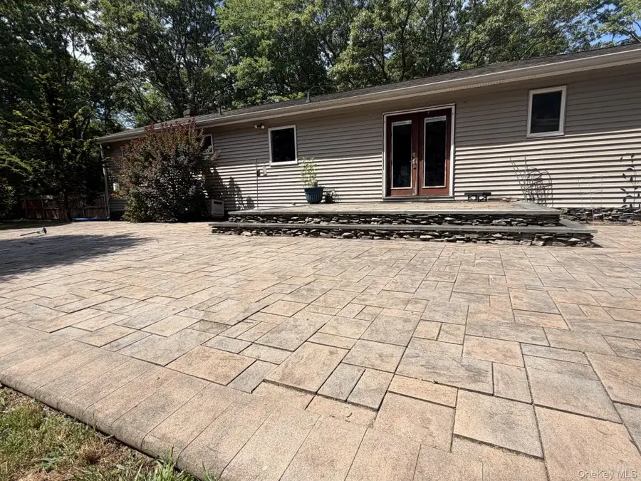 9 Pleasant View Road, Ridge, NY 11961 - #2