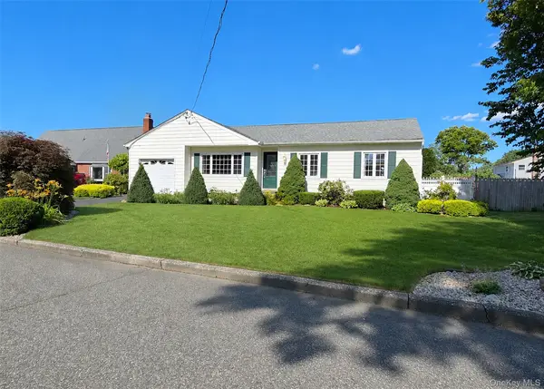 35 Avenue D, Holbrook, NY 11741