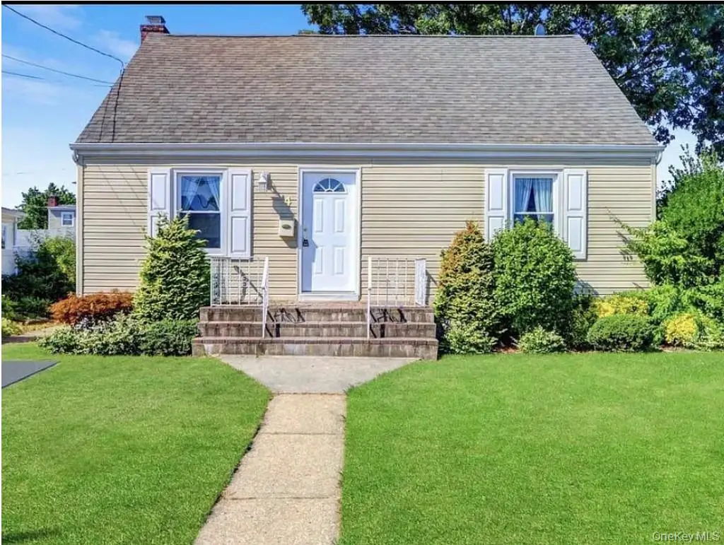 4 West Court, Bethpage, NY 11714 - #1