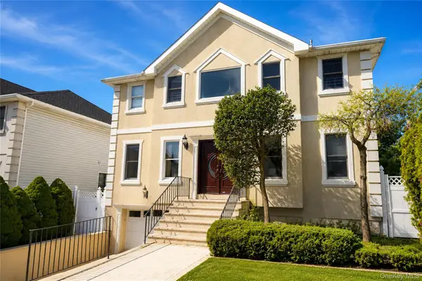 22 Putters Court, Staten Island, NY 10301