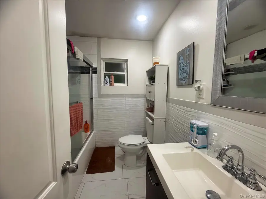 32 Bedford Street, Copiague, NY 11726 - #2