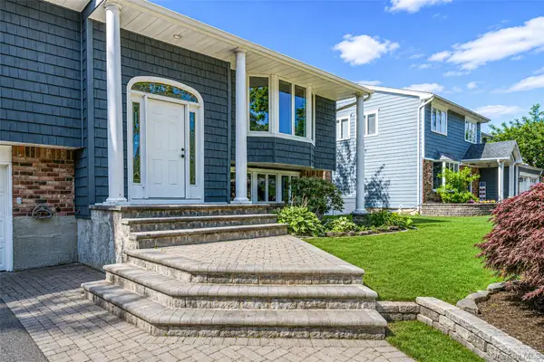 14 Stanley Place, Hauppauge, NY 11788