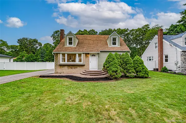 52 Summit Drive, Smithtown, NY 11787