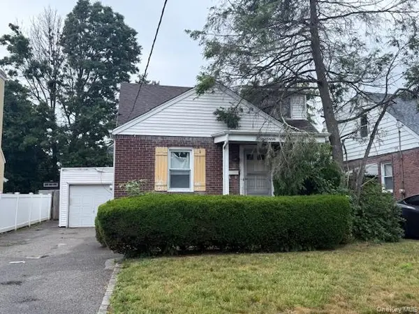 1915 Stewart Avenue, New Hyde Park, NY 11040