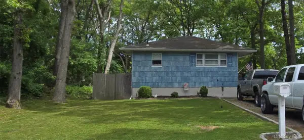 Address Withheld By Seller, Mastic Beach, NY 11951