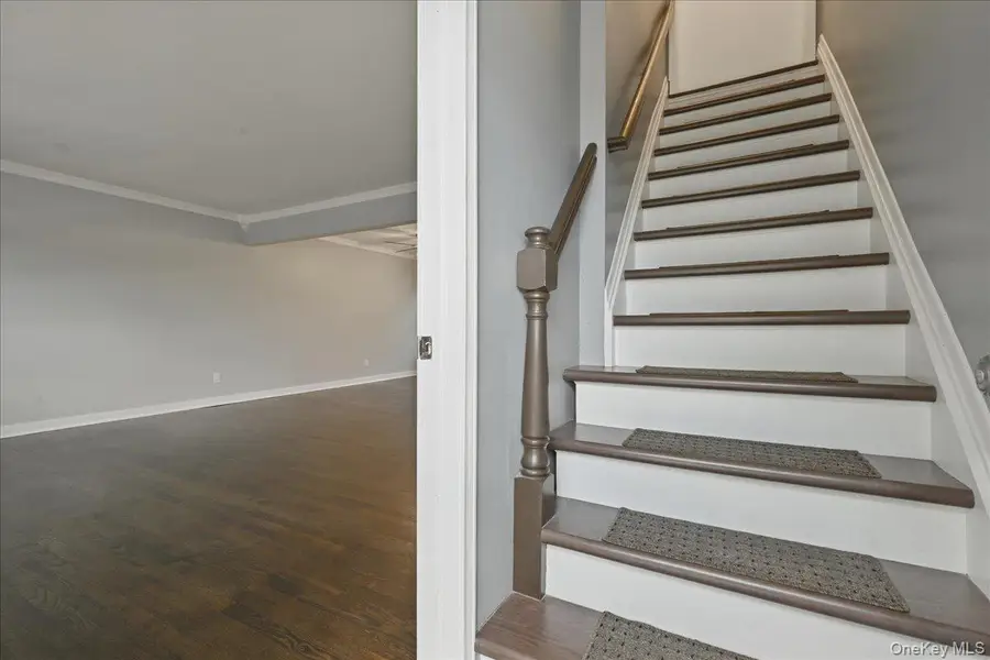 258 Marguerite Avenue, Floral Park, NY 11001 - #3