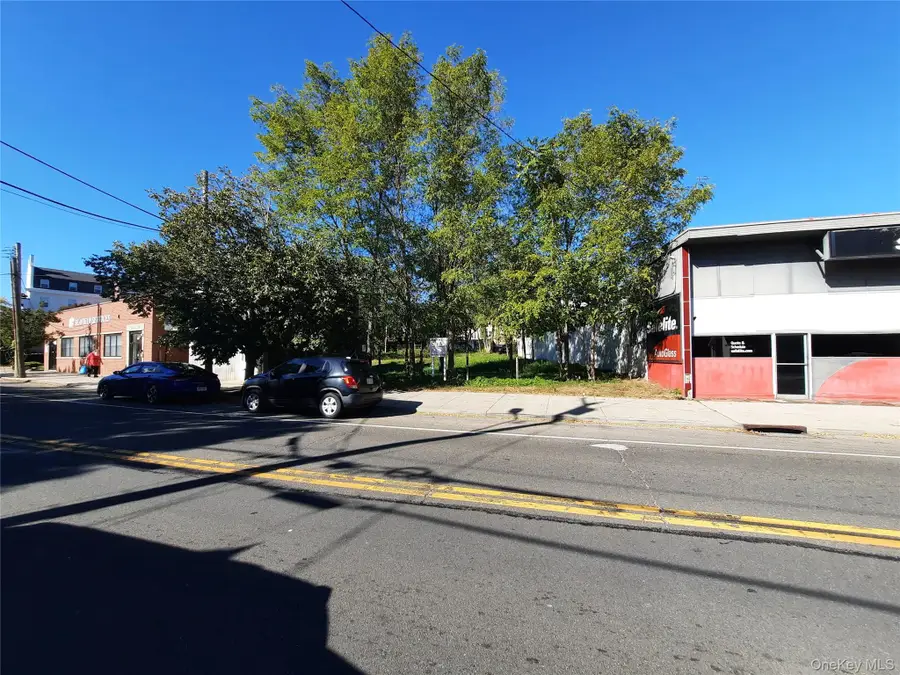 226 W Main Street, Riverhead, NY 11901 - #3