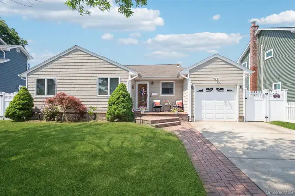 389 Briarwood Road, Massapequa, NY 11758