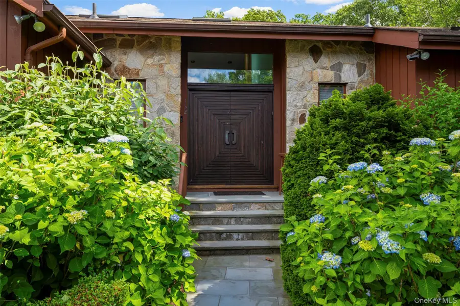 132 Barton Road, White Plains, NY 10605 - #2