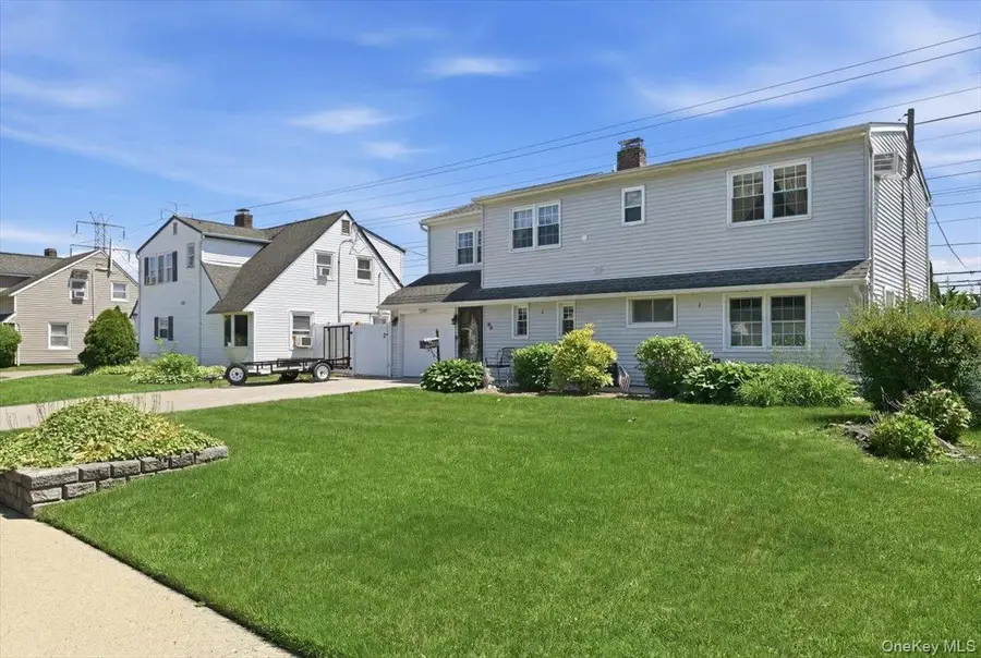 30 Universe Drive, Levittown, NY 11756 - #3