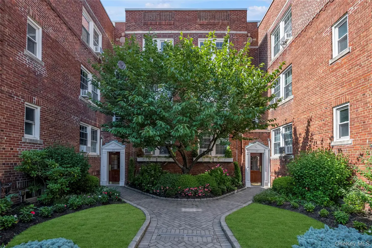 15 Gaynor Avenue #3E, Manhasset, NY 11030 - #1
