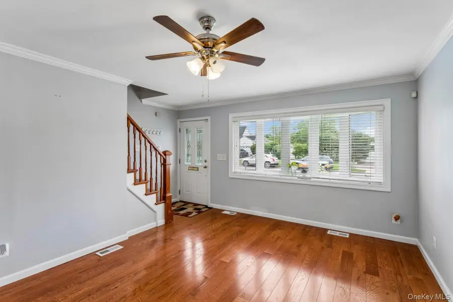 3 Hillcrest Drive, Westbury, NY 11590 - #2