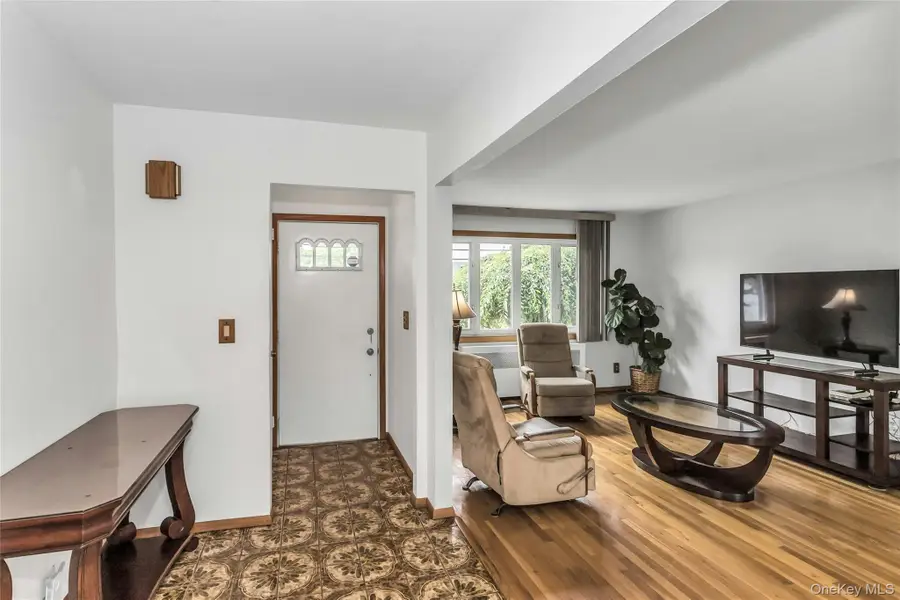 43 Grohmans Lane, Plainview, NY 11803 - #3