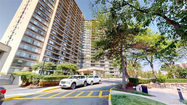 1 Bay Club Drive #17E, Bayside, NY 11360