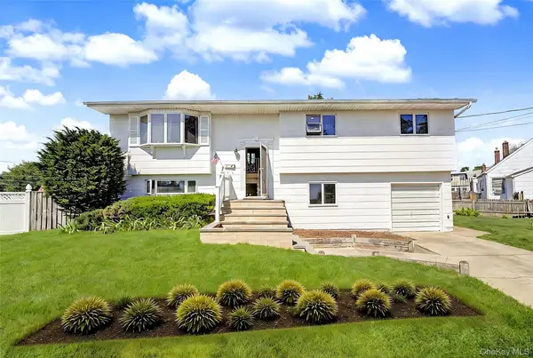 14 Laurel Place, Bethpage, NY 11714