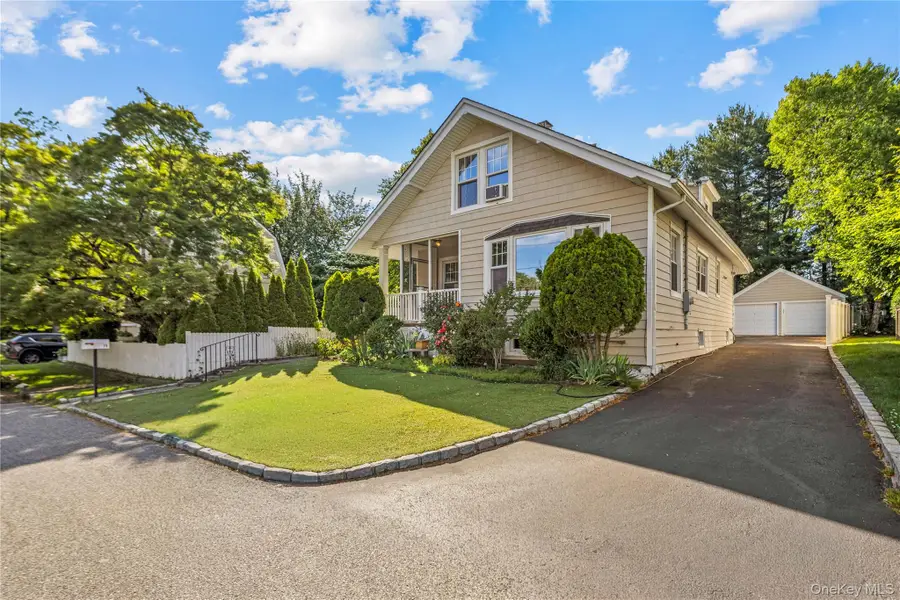 15 Pershing Avenue, Locust Valley, NY 11560 - #3
