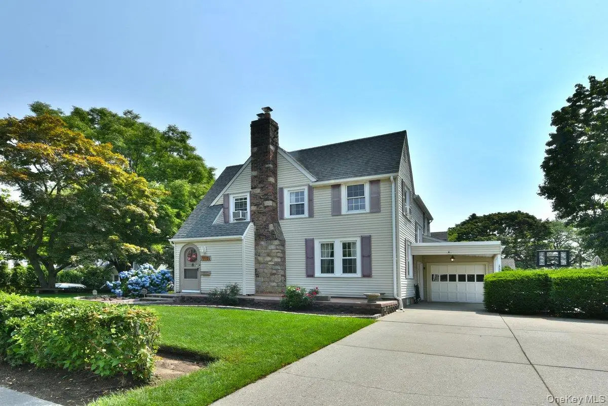 112 Cambridge Avenue, Stewart Manor, NY 11530 - #1