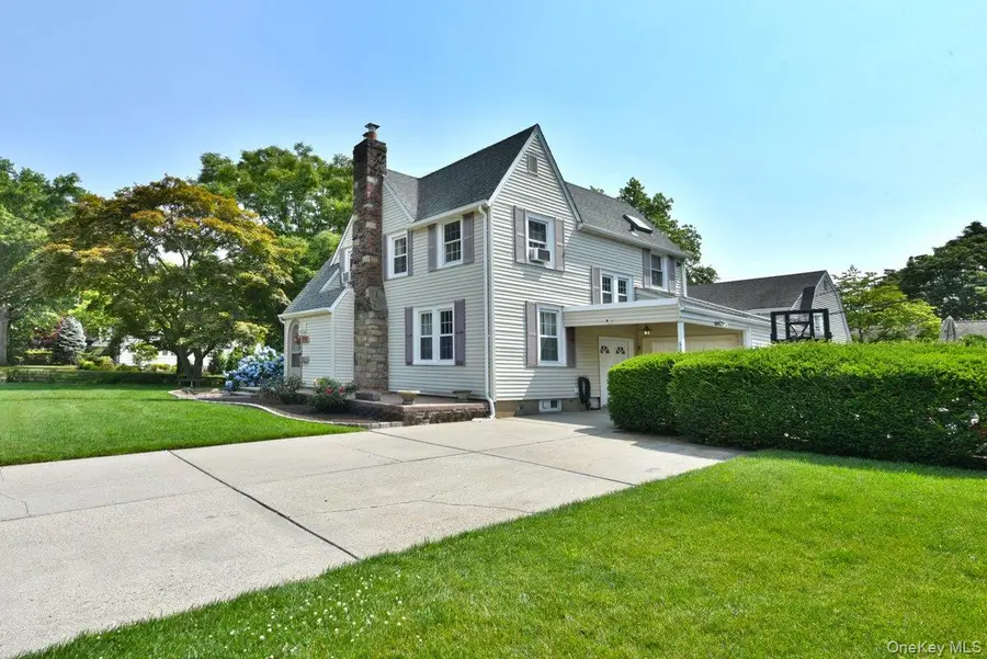 112 Cambridge Avenue, Stewart Manor, NY 11530 - #3