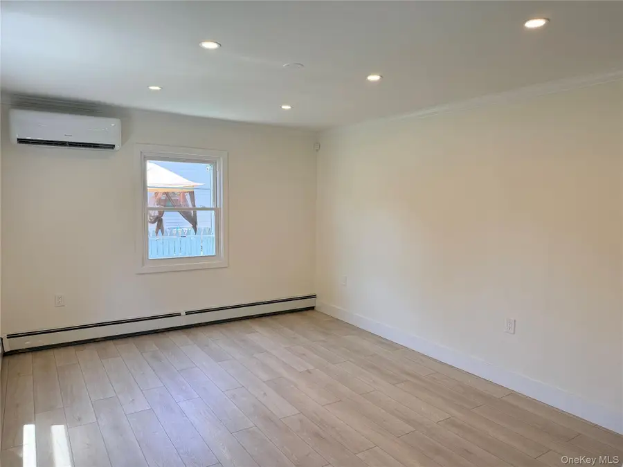 12 Garland Lane, Westbury, NY 11590 - #2