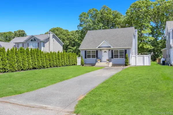 5 The Green #B, Shirley, NY 11967