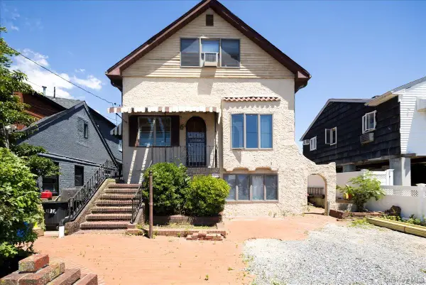 1036 California Place N, Island Park, NY 11558