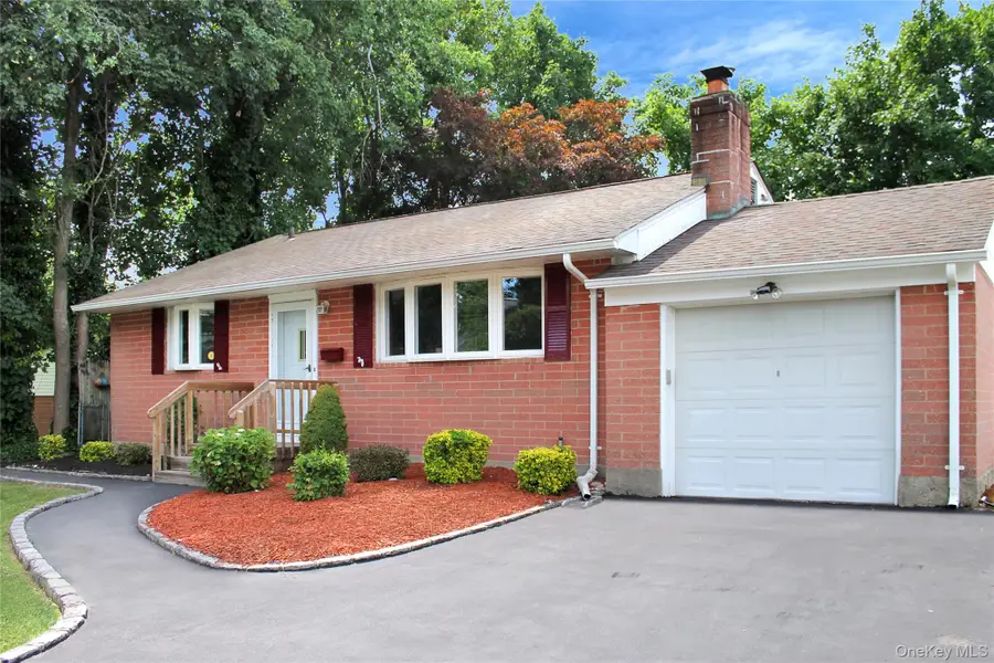 6 Lancaster Place, South Huntington, NY 11746 - #2