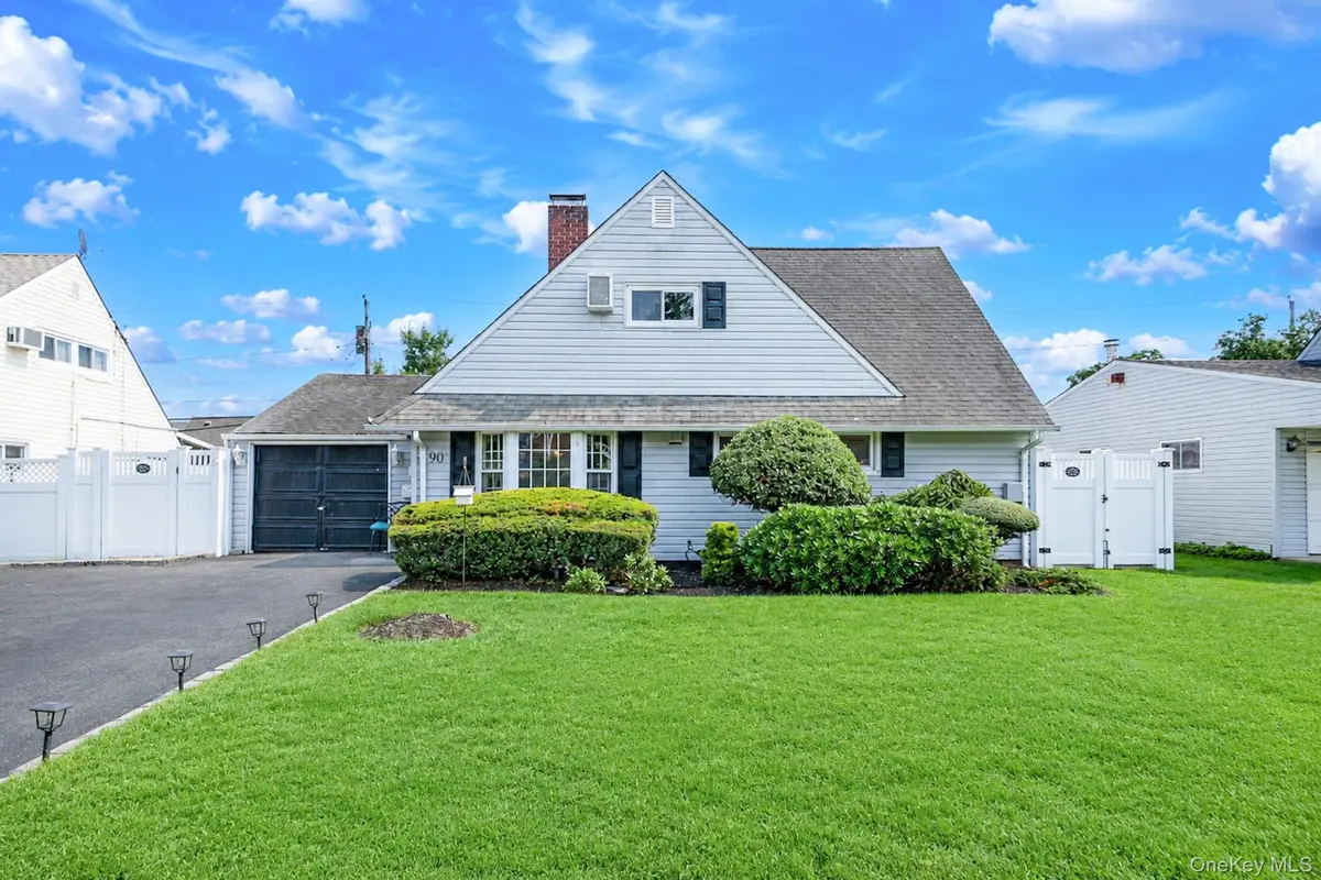 90 Twin Lane N, Wantagh, NY 11793 - #1