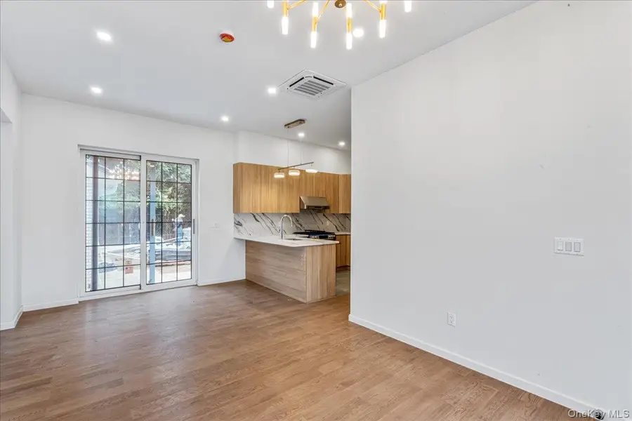 15033 Hawtree St, Ozone Park, NY 11417 - #3