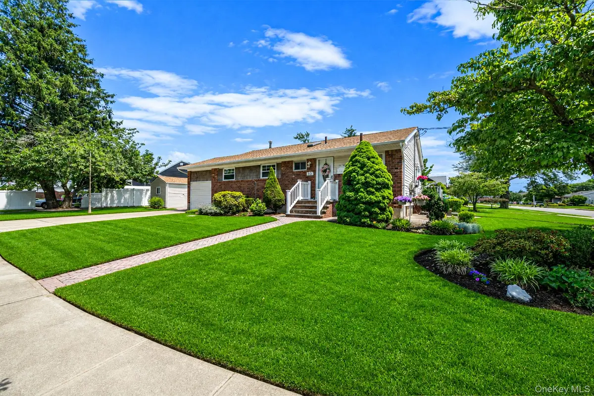 33 Wilshire Drive, North Babylon, NY 11703 - #1