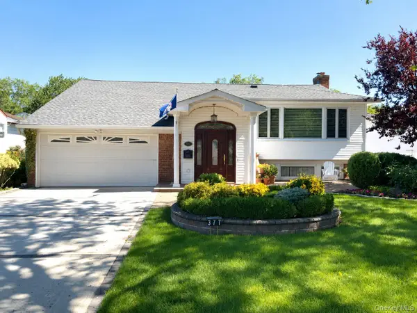 377 Old Courthouse Road, Manhasset Hills, NY 11040