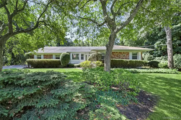 315 Laurel Lane, Laurel Hollow, NY 11791