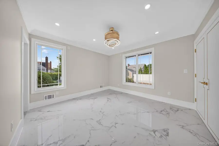 946 Cherry Lane, North New Hyde Park, NY 11001 - #3