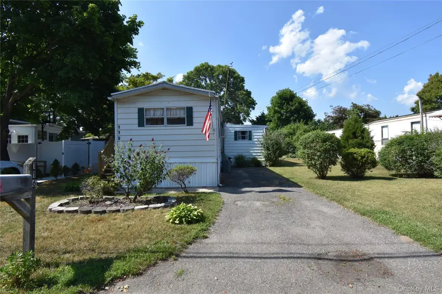 116 Lincoln Avenue, Holbrook, NY 11741 - #2