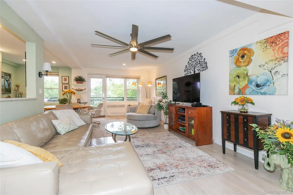 30 Stoner Avenue Nw #2-O, Great Neck, NY 11021 - #1