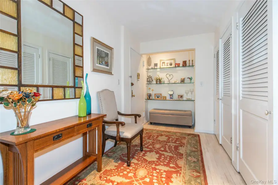 30 Stoner Avenue Nw #2-O, Great Neck, NY 11021 - #3