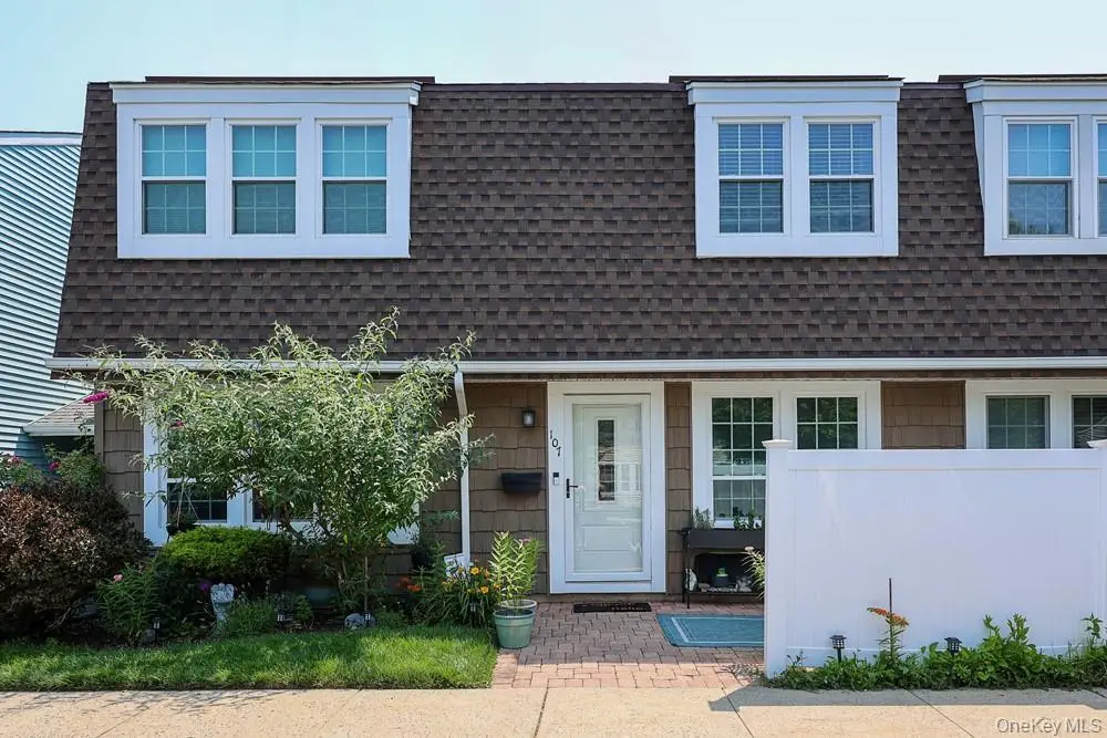 107 Whalers Cove, Babylon, NY 11702 - #1
