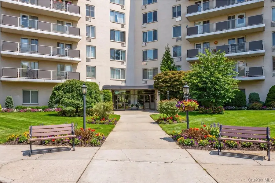 135 Post Avenue #2Q, Westbury, NY 11590 - #2
