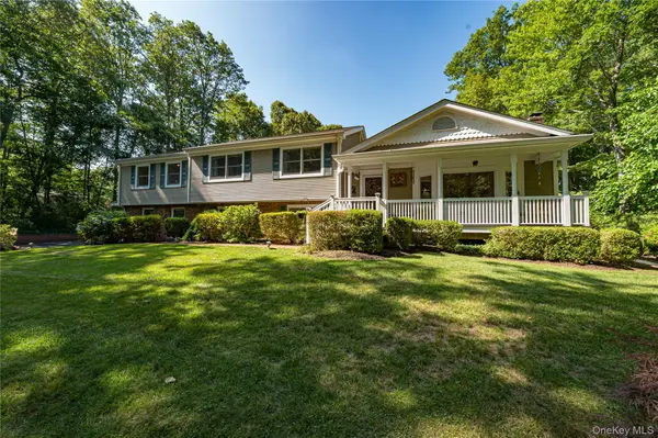 68 Bankside Drive, Centerport, NY 11721