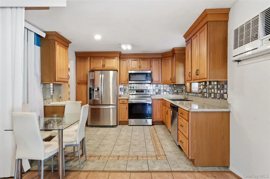 70 Avenue A, Holbrook, NY 11741 - #2