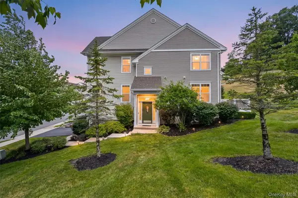 2608 Hawthorn Way, New Windsor, NY 12553