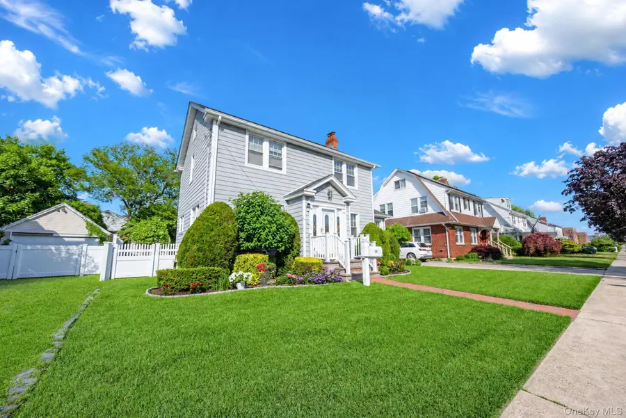 27 Hilbert Street, Hempstead, NY 11550 - #2
