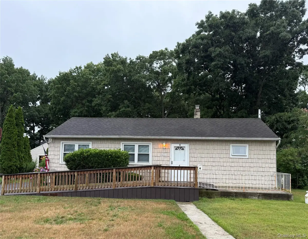 4 Sachs Street, Bay Shore, NY 11706 - #1