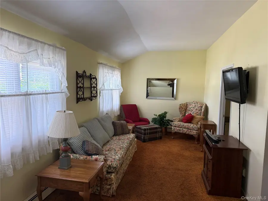 4 Sachs Street, Bay Shore, NY 11706 - #3