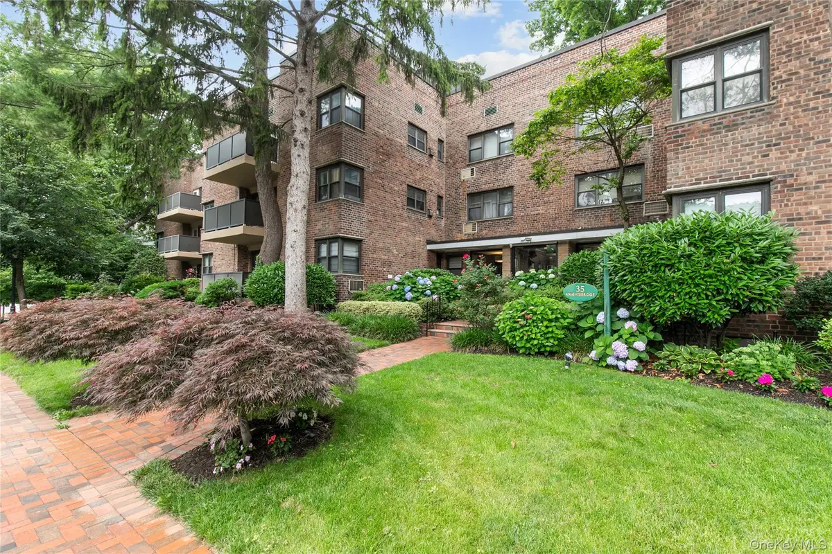 35 Knightsbridge Road #2-B, Great Neck, NY 11021 - #1