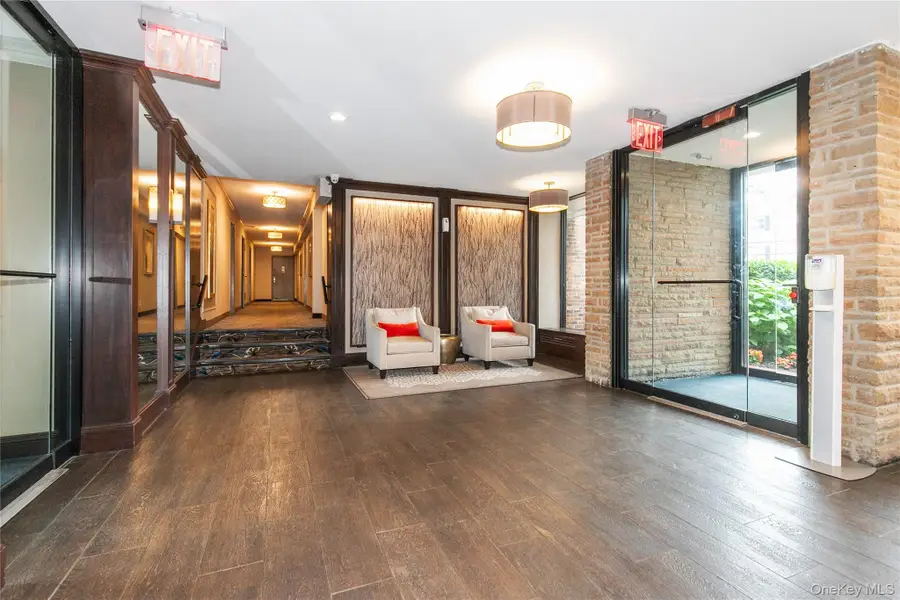 35 Knightsbridge Road #2-B, Great Neck, NY 11021 - #3