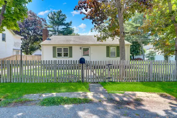 100 Lincoln Drive, Mastic Beach, NY 11951