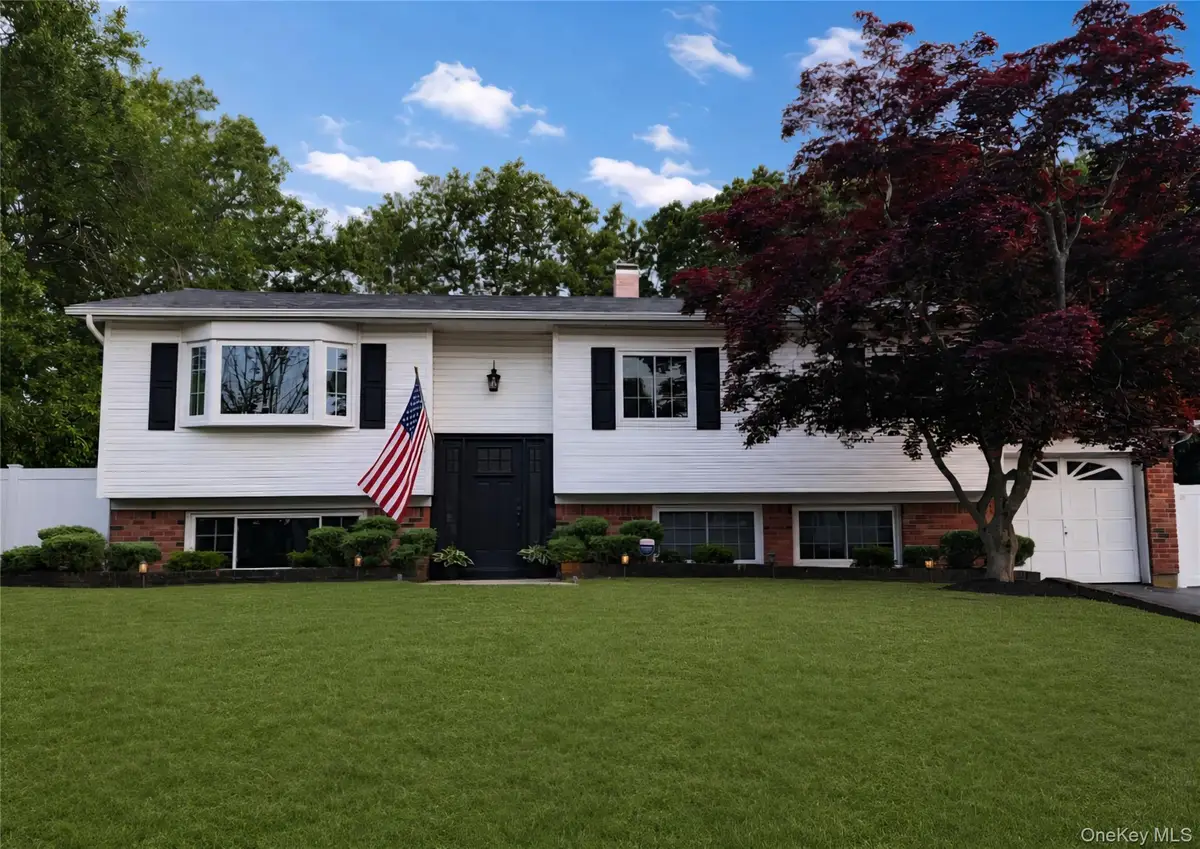 20 Cottage Drive, Farmingville, NY 11738 - #1