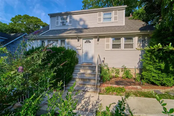 12 Goeller Avenue, Huntington Station, NY 11746